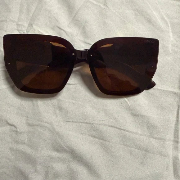 Gucci Women's Brown Sunglasses with Gold Accents - Picture 5 of 5